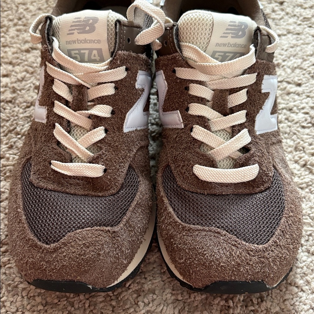 New Balance 547 Athletic Shoe - Picture 2 of 8